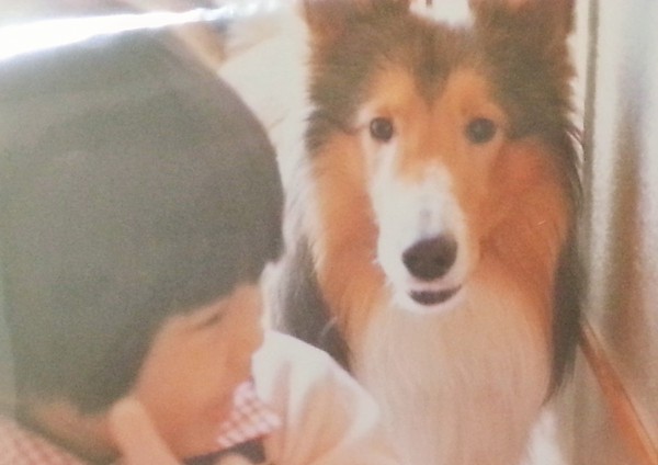 おかっぱ子供と犬