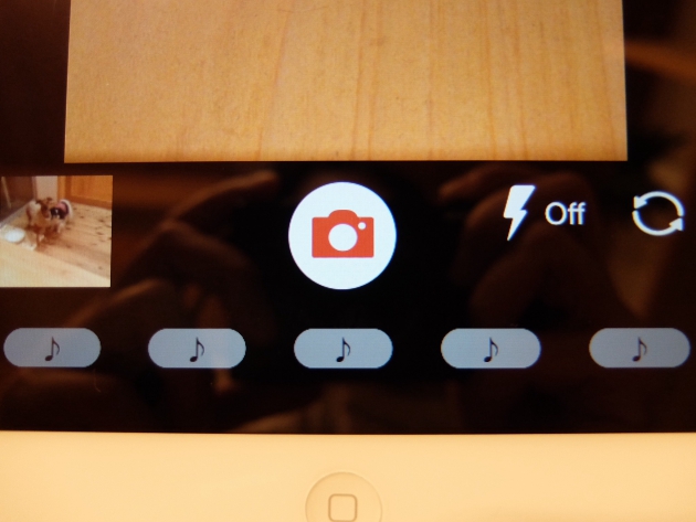 カメラの下にある「♪」ボタン