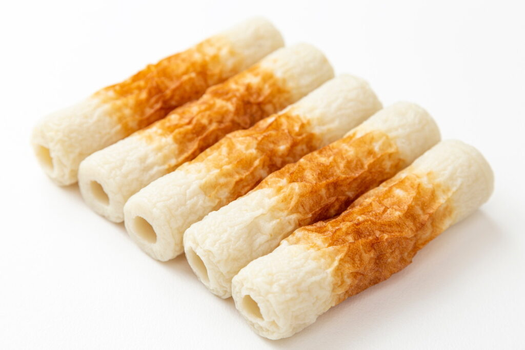 【獣医師監修】猫がちくわを食べるのはNG！注意が必要な理由・リスクと誤食した場合の対処法を解説