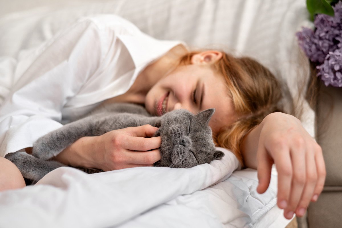 猫が飼い主さんの『顔に乗ってくる』のはなぜ？隠された3つの気持ち　やんわり下ろすには…	