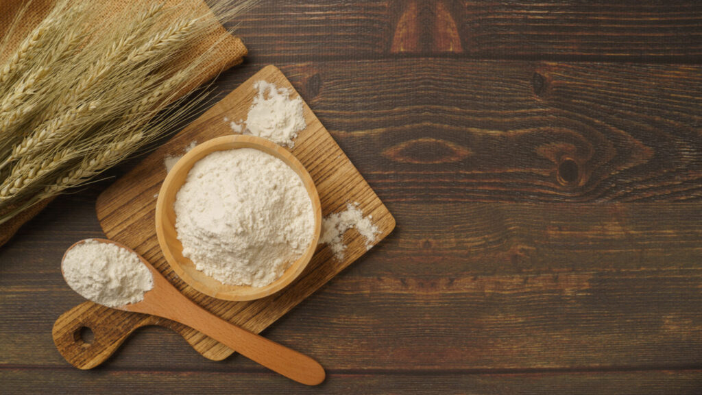 【獣医師監修】猫は小麦粉は食べても大丈夫！栄養成分や与える際の注意点、加工品のリスクまで徹底解説