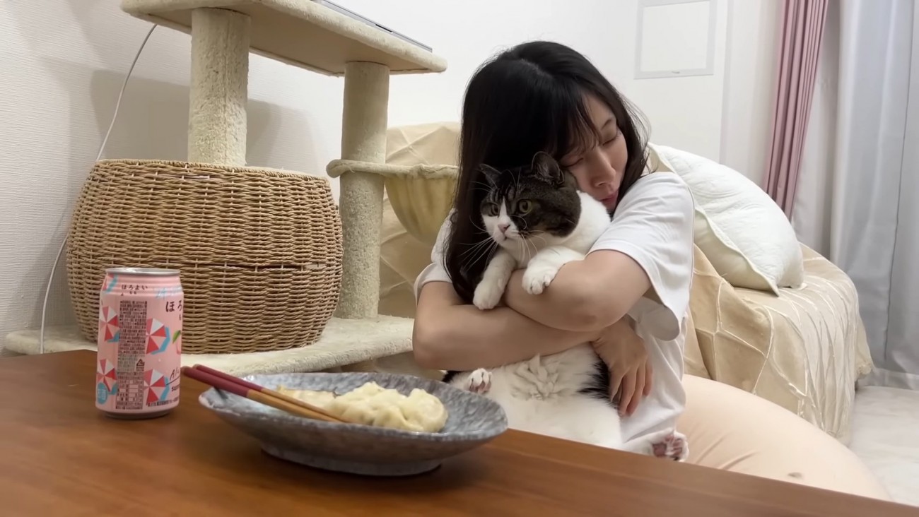 酔ったママに絶望する親子猫！