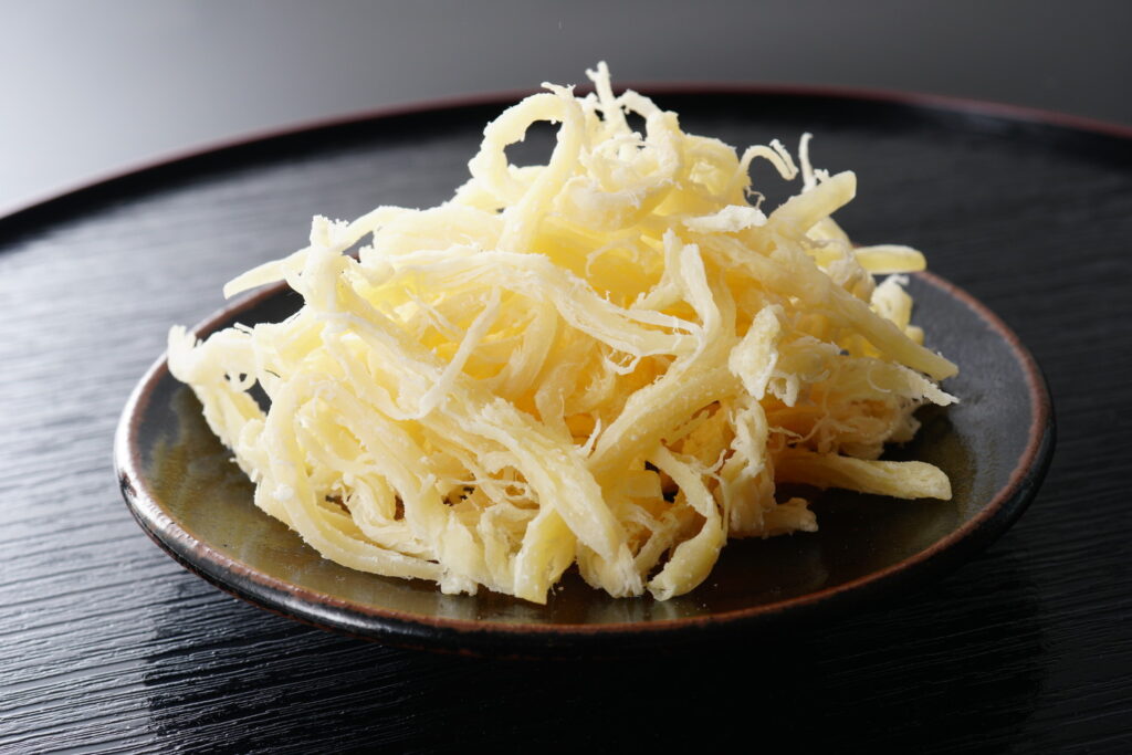 【獣医師監修】猫にさきいかを与えるのはNG！危険な理由と誤食時の対処法を紹介