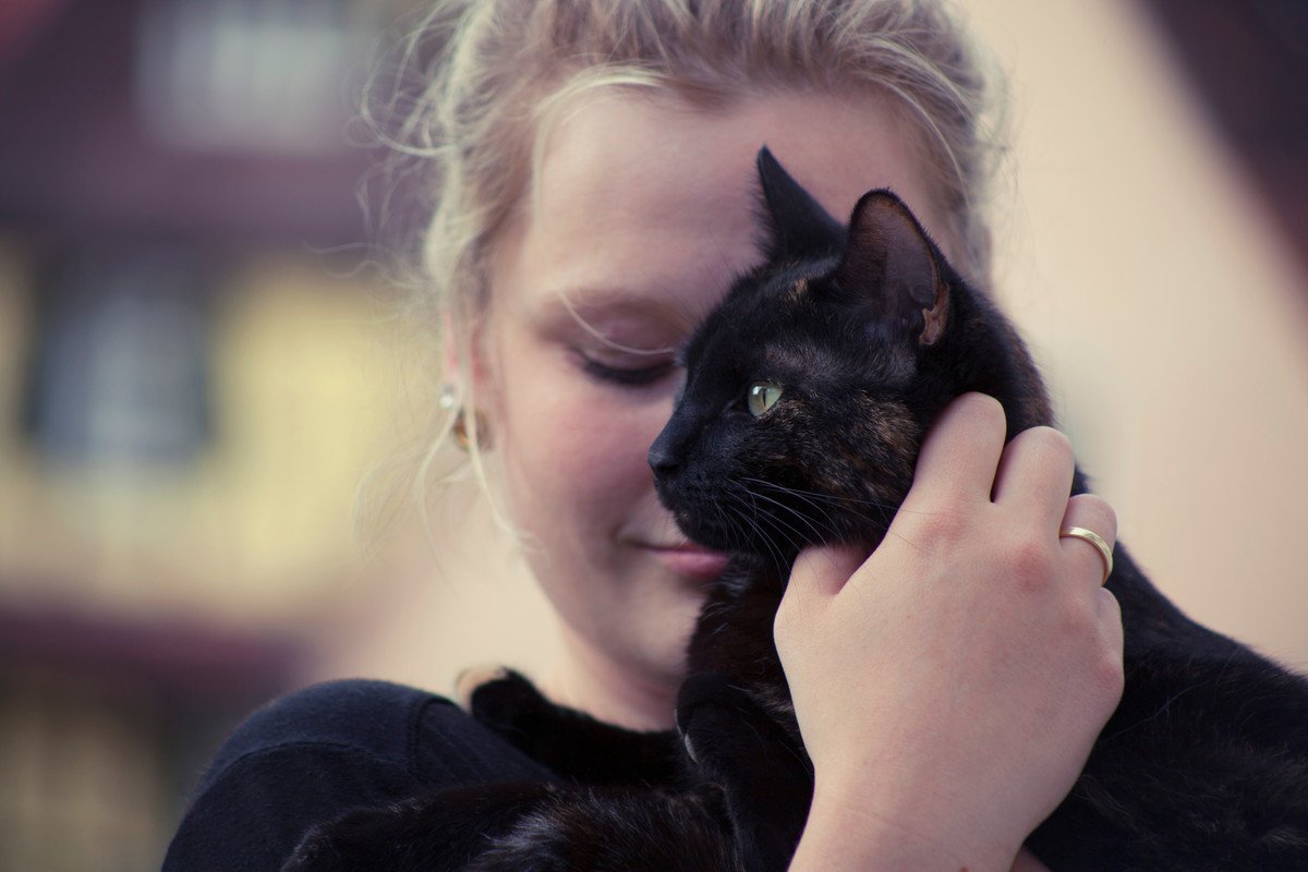 つらいときに、心を支えてくれたのは「神秘の黒猫」だった！ イギリス