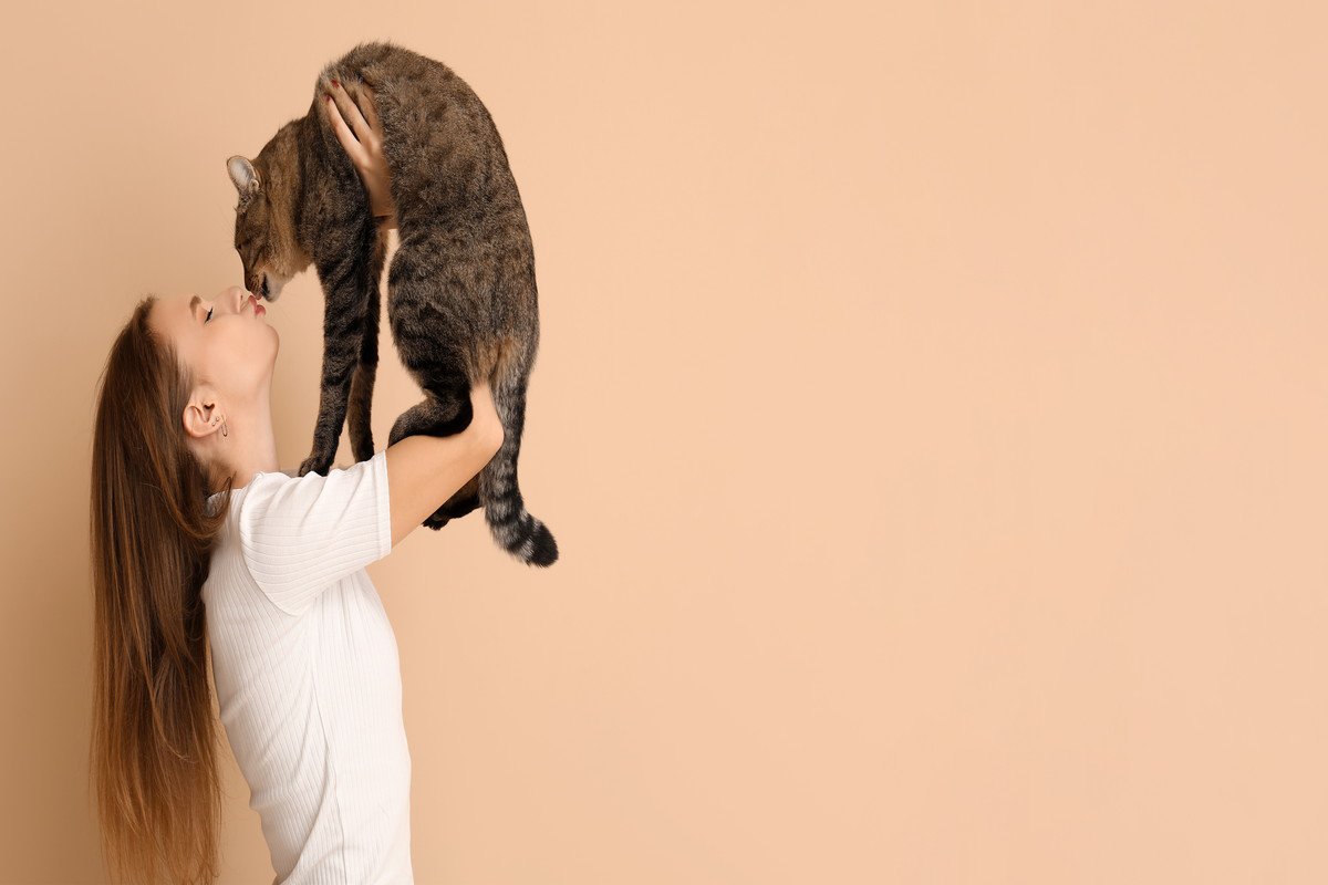 猫と『キス』すると感染するかもしれない病気4選　甘くみてはいけない理由や対策方法まで
