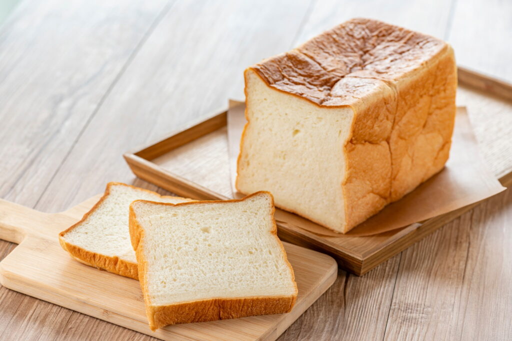 猫に食パンは大丈夫？注意が必要な理由と主な栄養素、危険なパンの種類まで徹底解説