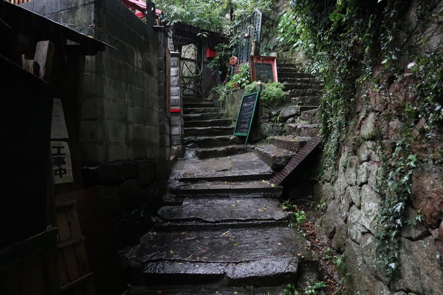 まるでジブリの世界♡広島県の尾道『猫の細道』って知ってる？