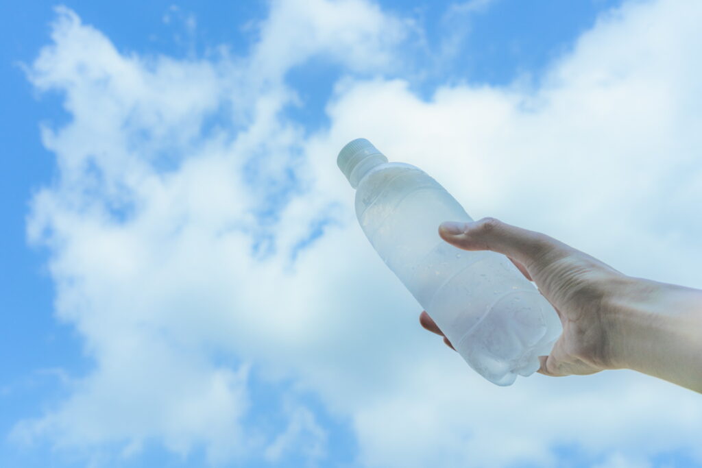 【獣医師監修】猫はポカリ（ポカリスエット）を飲んでも大丈夫？メリットや与える際の注意点・適量を解説