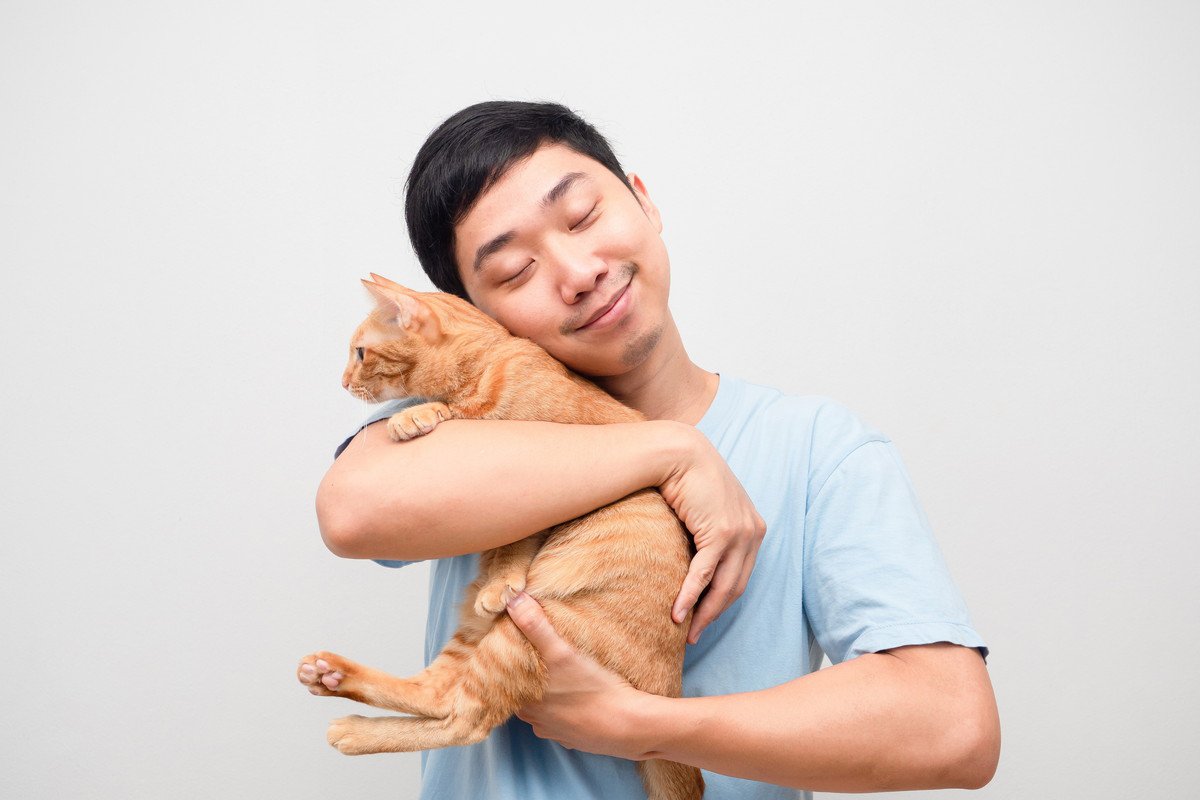 猫は『男性より女性が好き』は本当？そう言われる3つの理由　男性にだって懐かないわけじゃない