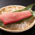 【獣医師監修】猫にマグロを与えても大丈夫？注意点や栄養成分、量の…