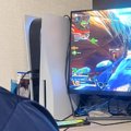 ゲームをプレイしていたら、ネコが…モニターの横を見てみると？→『可…