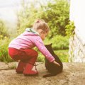 中世の伝説とモーリス・セローの彫刻で、人々を魅了する「猫の村」　…