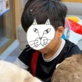 勉強に集中する男の子の"周り"を見てみると→『ネコたち』が…ま…