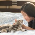 猫が『アイコンタクト』をとってくるときのキモチ4選　やっぱり見つめ…