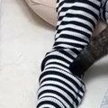気持ちよさそうに眠るママ→猫たちが集まってきて…127万再生された『まさか…