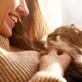 猫を『甘えん坊』にする方法4つ！コツと「やりすぎに注意」すべき理由も