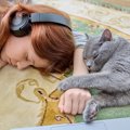 猫があなたの『顔の近くで寝ようとする』ときの理由5つ　どんな気持ち…