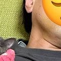 仕事で疲れて寝ていたお父さん→となりを見てみると、『猫』が…幸せあ…