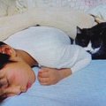 幼いころからずっと一緒の男の子と猫→出会いから20年…胸が熱くなる『成長…