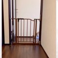 保護猫と子どものスペースを分けるために『赤ちゃん用ゲート』を設置…