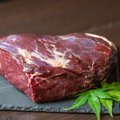 猫に『お肉』をあげるときの注意点を7つの種類別に解説　定番のチキン…