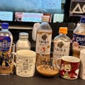 飲み比べをしようとミルクティーを並べていたら…愛猫がとった『かわいすぎ…