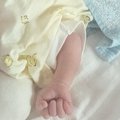 赤ちゃんが家に来て5日目→いつもは『遠くから眺めていた猫』が…尊すぎる瞬…
