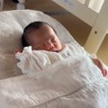 『退院した赤ちゃんと初対面した猫』→表情を見てみると……893万再生突破の…