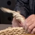 『猫ちぐら』を作っていたら…待ちきれなくなった『茶トラ猫の様子』が128…