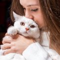猫が『喉をゴロゴロ鳴らさなくなった』ときの理由4つ　心身に不調が隠…