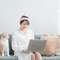 猫が『粘着質』になってしまう飼い主のNG行動4選　何気ない習慣が悪影響を…