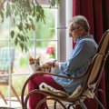 猫があなたの『膝の上』に乗ってくる理由5つ　考えられる心理や降りて…