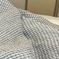 暑い日にエアコンの効いた部屋で猫が…まるで人間のような『夏の過ごし方』…