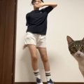 ダンスの練習中、カメラを置いて撮影をしていたら『猫』が近づいてき…