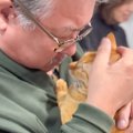 猫嫌いの祖父が超甘えん坊の猫と出会った結果…『まさかの光景』が微笑…
