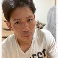 飼い主さんの肩に乗っている小さな子猫→お迎えから"4ヶ月"…