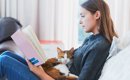 猫が『膝の上に乗りたがる』ときの気持ち4つ　人を選んでいるの？乗っ…