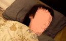 『さぁ寝るか…』とベッドの上を見たら、ネコが…予想外の『笑ってしま…