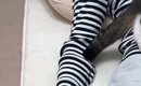 気持ちよさそうに眠るママ→猫たちが集まってきて…127万再生された『ま…