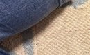足を広げて、猫を迎え入れようとした結果…予想外の『くつろぎ方』に爆…