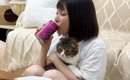 「この世の終わりみたいな顔ｗ」猫が酔っ払ったママに絡まれた結果…爆…