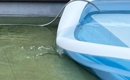 穴を開けられて『水が流れ出てしまったプール』→すぐそばにいたのは……