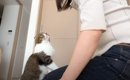 生まれて初めて『まる一日お留守番した猫』→帰ってきた飼い主を見たと…