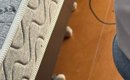 ベッドの下に『白い玉のようなもの』が落ちていると思ったら…覗き込ん…
