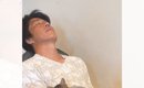 座ったまま寝ていた『旦那のおなかの上』で……子猫が見せた『まさかの…