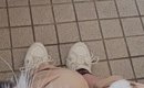靴を履こうと座ったら、猫がやってきて…想定外の『可愛すぎる行動』に…