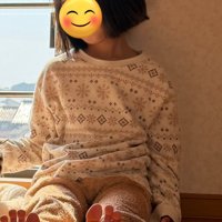 屋根裏部屋にいる女の子