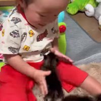 嬉しそうな赤ちゃん