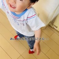 両親を呼びにくる男の子