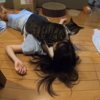 顔に張り付いたまま